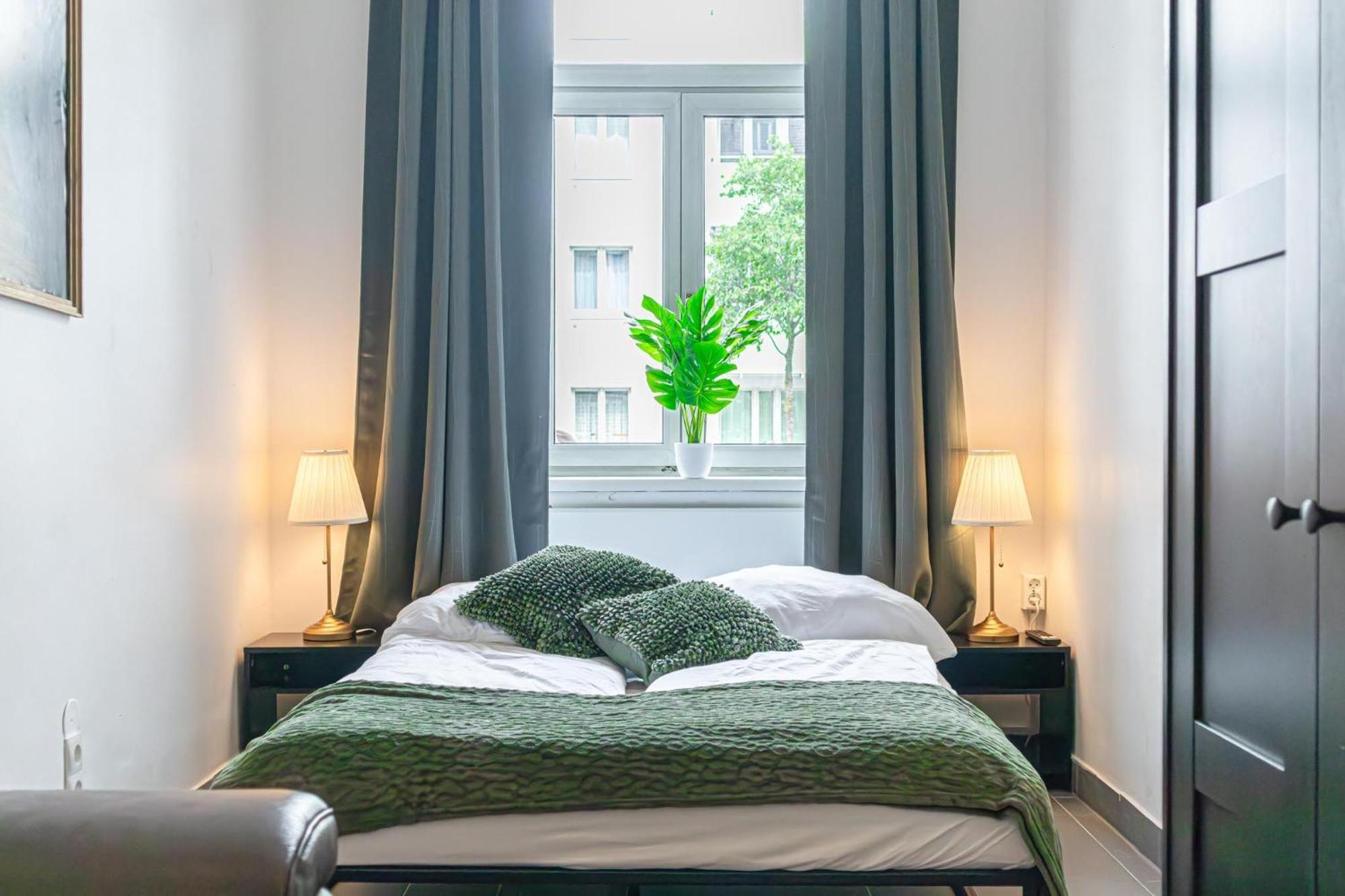 Apartment Welcoming 1br Apt- Near U6 Station Am Schoepfwerk
