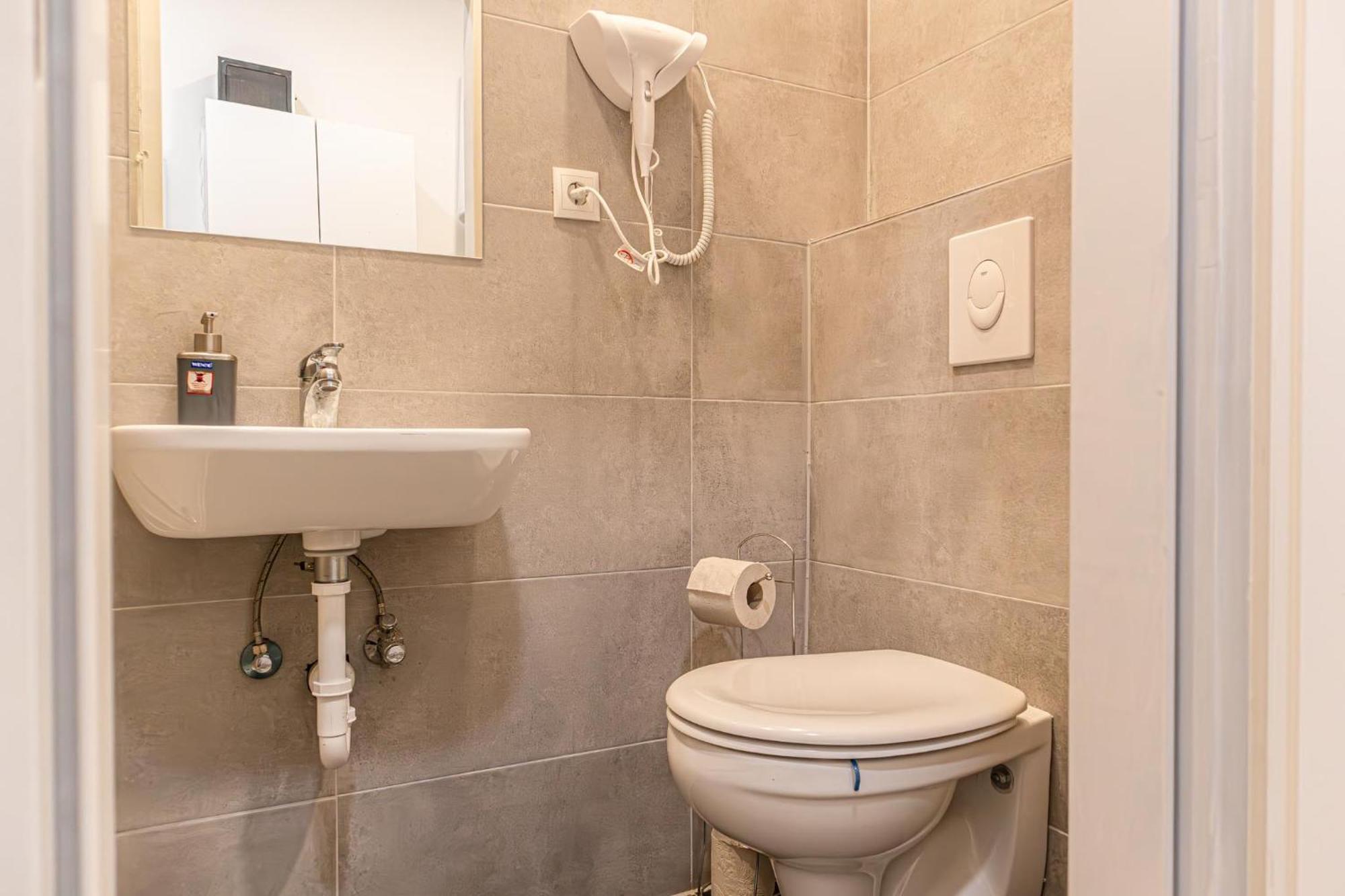 Welcoming 1br Apt- Near U6 Station Am Schoepfwerk Apartment *