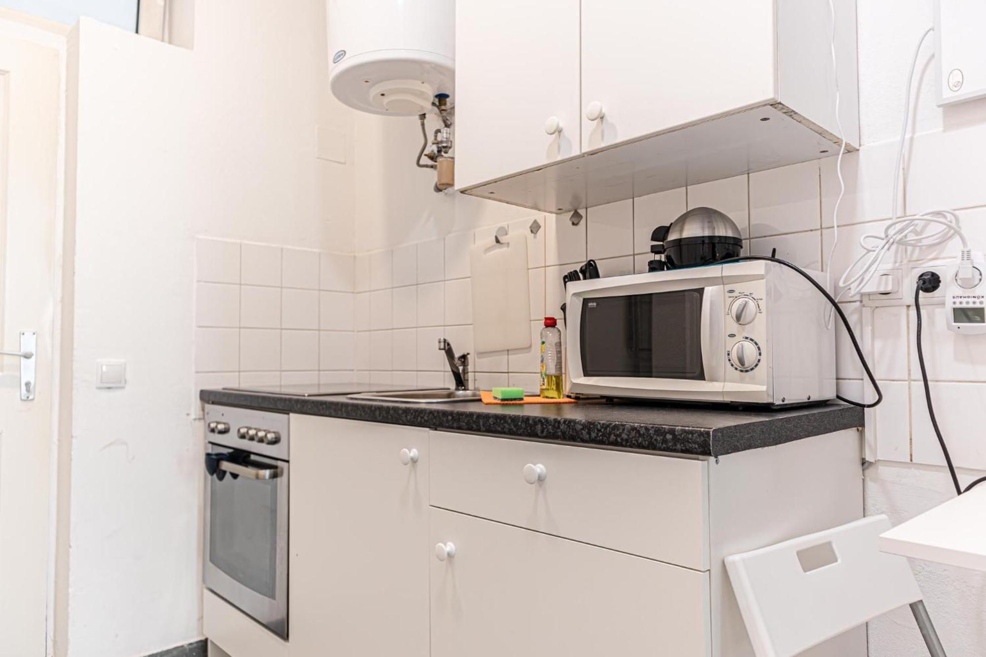 Apartment Welcoming 1br Apt- Near U6 Station Am Schoepfwerk
