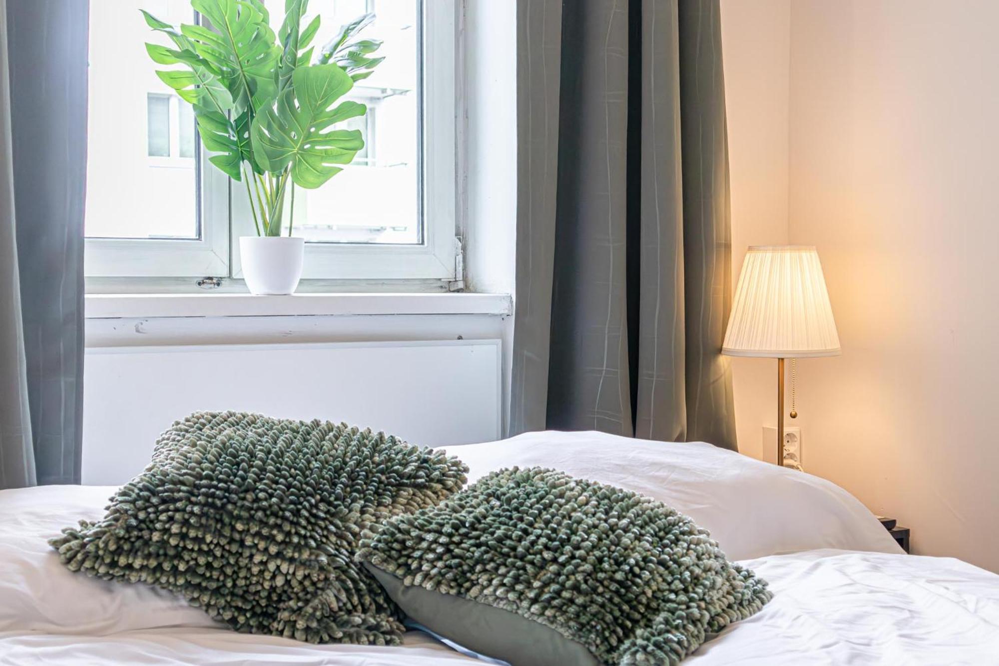 Apartment Welcoming 1br Apt- Near U6 Station Am Schoepfwerk